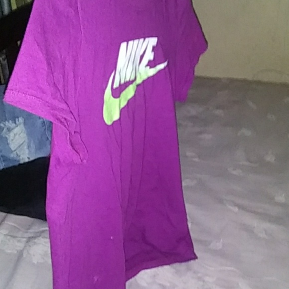 Nike shirt - Picture 2 of 3